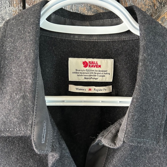 Women's Fjallraven Ovik Re-Wool Button Down Shirt w/Patches on Elbows - Picture 3 of 6